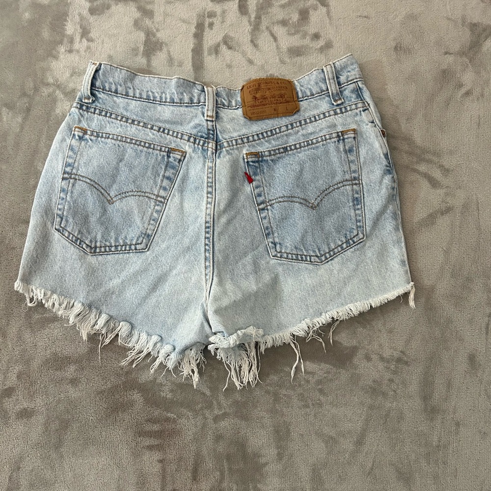 Vintage Levi’s cutoff denim shorts - Picture 10 of 11
